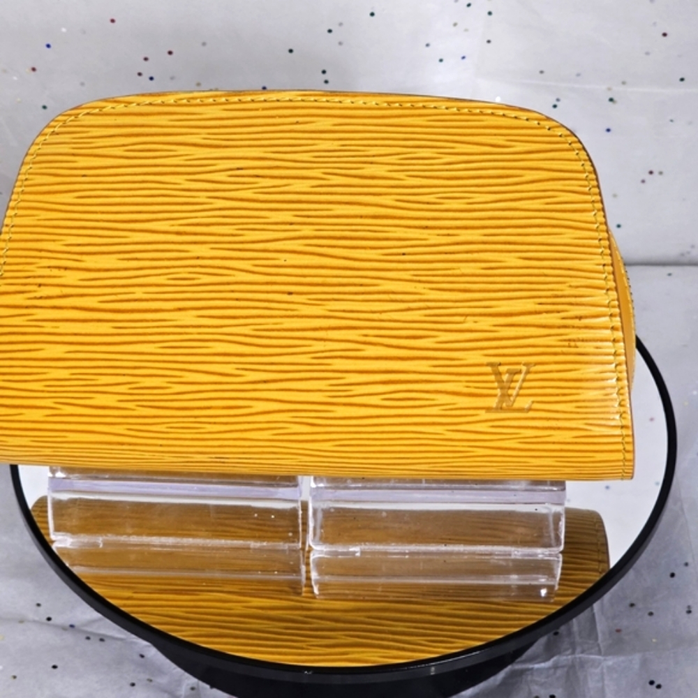 Louis Vuitton Dauphine Yellow and Purple Cosmetic Bag with Elegant Texture - Picture 6 of 16